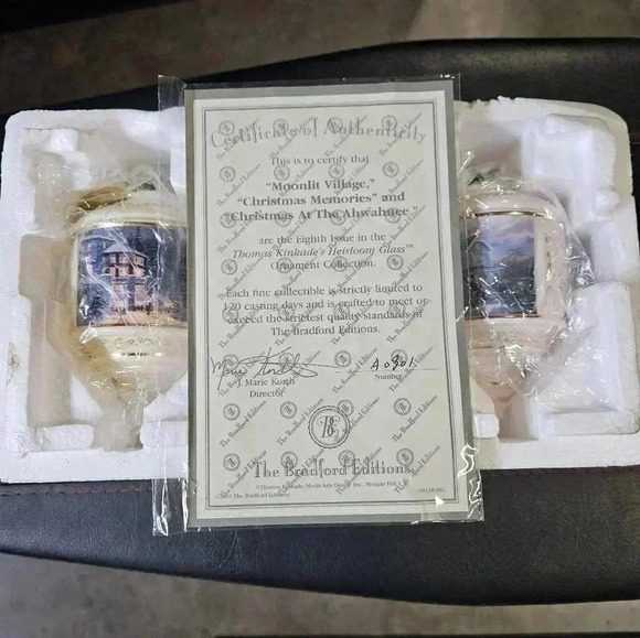 Thomas Kinkade's Moonlight Village "Christmas Memories " - Picture 2 of 10